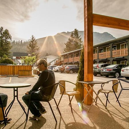 Crystal Springs Lodge Radium Hot Springs Dış mekan fotoğraf