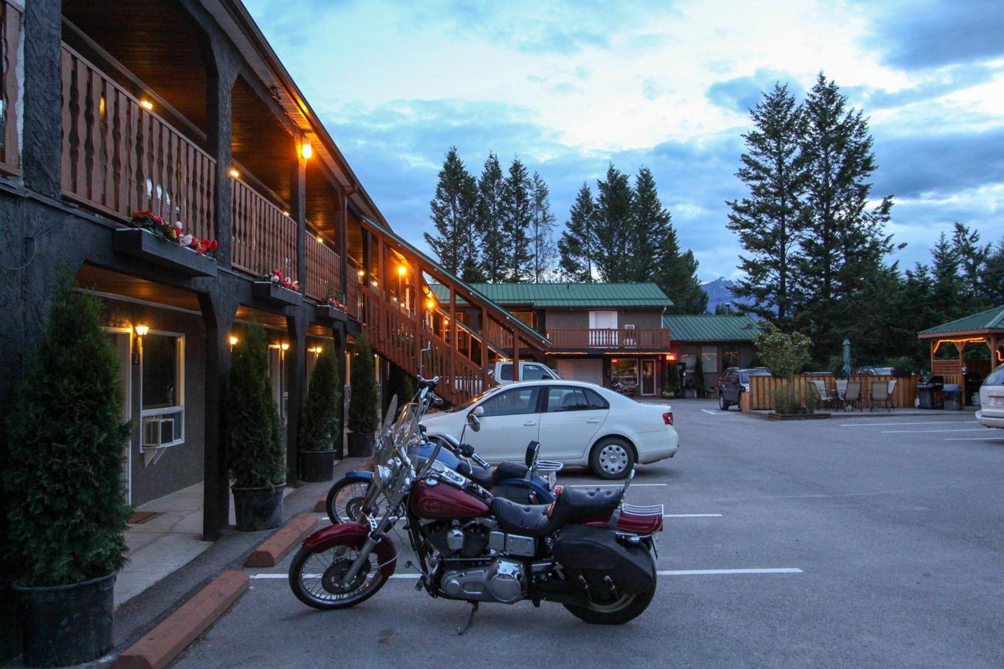 Crystal Springs Lodge Radium Hot Springs Dış mekan fotoğraf