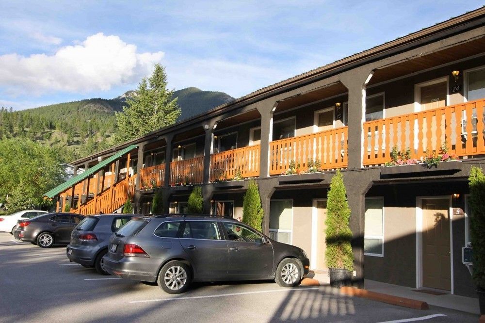 Crystal Springs Lodge Radium Hot Springs Dış mekan fotoğraf