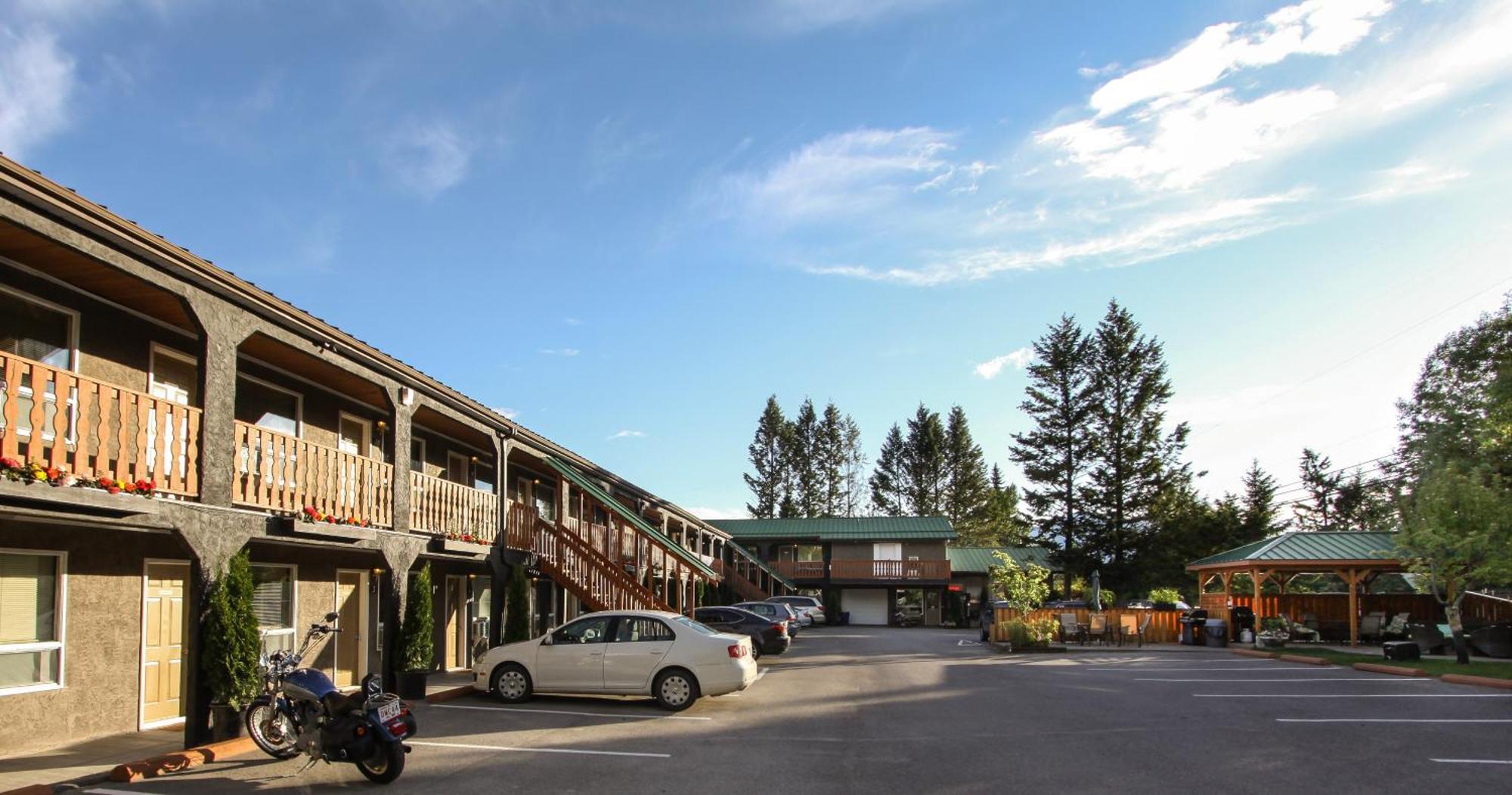 Crystal Springs Lodge Radium Hot Springs Dış mekan fotoğraf