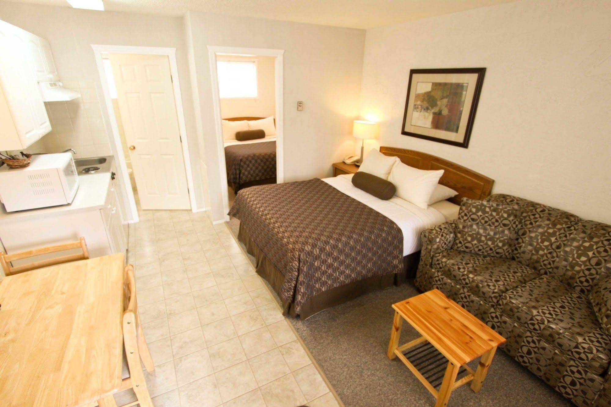 Crystal Springs Lodge Radium Hot Springs Dış mekan fotoğraf